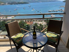 Panoramic sea view 3-bedroom apartment 50 m from the sea